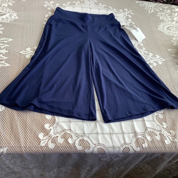 NWT Jockey Cheyenne Culottes Gaucho Pants fit Medium 28-30 waist - Picture 1 of 5